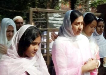 খালেদা জিয়ার সঙ্গে ঈদ করতে ঢাকায় দুই নাতনি