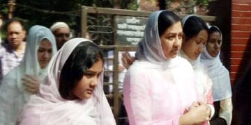 খালেদা জিয়ার সঙ্গে ঈদ করতে ঢাকায় দুই নাতনি