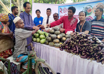 দরিদ্রদের জন্য কুড়িগ্রামে ২ টাকার সবজি বাজার