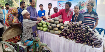 দরিদ্রদের জন্য কুড়িগ্রামে ২ টাকার সবজি বাজার