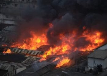 রাজধানীর বঙ্গবাজারে আগুন, কাজ করছে ফায়ার সার্ভিসের ৫০ ইউনিট