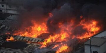 রাজধানীর বঙ্গবাজারে আগুন, কাজ করছে ফায়ার সার্ভিসের ৫০ ইউনিট