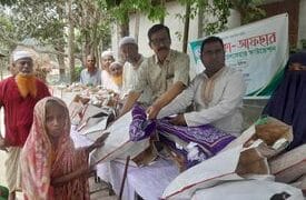 মালেকা- আফছার ওয়েলফেয়ার ফাউন্ডেশনের ঈদ সামগ্রী ও জায়নামাজ প্রদান