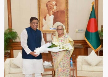 গণভবনে গিয়ে প্রধানমন্ত্রীর দোয়া নিলেন আনোয়ারুজ্জামান