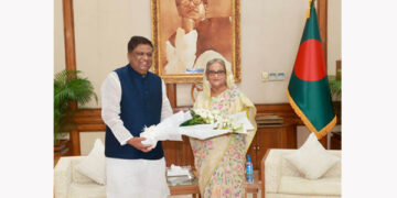 গণভবনে গিয়ে প্রধানমন্ত্রীর দোয়া নিলেন আনোয়ারুজ্জামান