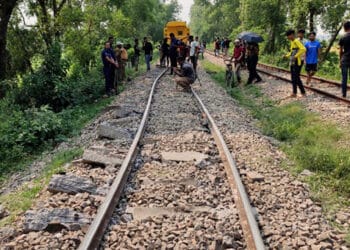 গরমে বেঁকে গেছে লাইন, ঢাকার সঙ্গে সিলেটের রেল যোগাযোগ বন্ধ