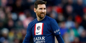‘নামমাত্র বেতনে’ মেসিকে ২ বছরের চুক্তির প্রস্তাব বার্সার!