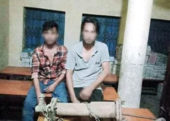 টিউবওয়েল চুরি করতে গিয়ে জনতার হাতে আটক শ্যালক-দুলাভাই