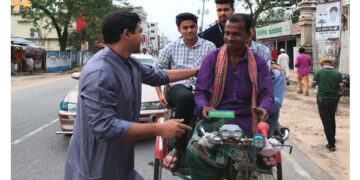 অসহায় মানুষের মুখে হাসি ফোটানোর নিরন্তর চেষ্টা ইউএনও মিঠুন