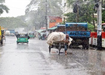 আজও গরমের তীব্রতা অব্যাহত, সিলেটে হতে পারে বৃষ্টি
