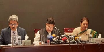 নির্বাচন নিয়ে প্রশ্ন করায় সাংবাদিকদের ওপর ক্ষোভ ঝাড়লেন পররাষ্ট্রমন্ত্রী