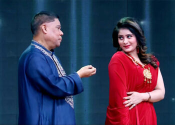 এবার পাকিস্তানি গজল গাইলেন ড. মাহফুজুর রহমান