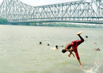 অভাবনীয় গরমে পুড়ছে পশ্চিমবঙ্গ