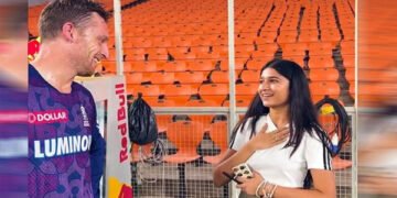 তরুণীর মুখে ‘আই লাভ ইউ’ শুনে জস বাটলার একি বললেন!