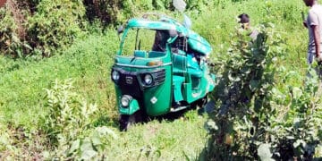 দক্ষিণ সুরমায় ট্যাংক লরির ধাক্কায় অটোরিকশা খাদে, নিহত ১