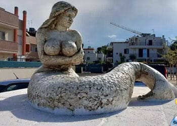 ইতালিতে নারীর ভাস্কর্য নিয়ে তোলপাড়