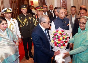 যেভাবে রাজনীতি করার আহ্বান জানালেন বিদায়ী রাষ্ট্রপতির