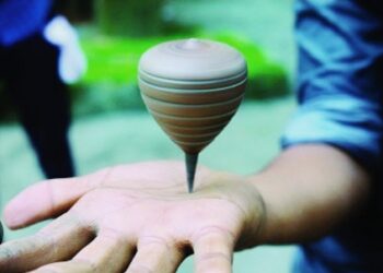 শৈশবের স্মৃতিতে লাটিম