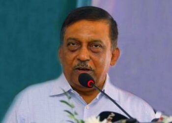 স্বরাষ্ট্রমন্ত্রী ব্যবসায়ীদের ঝুঁকিপূর্ণ মার্কেট থেকে সরে আসার আহ্বান জানান