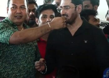 রোজা রেখে কেক খেয়ে ফেললেন অনন্ত জলিল! ভিডিও ভাইরাল