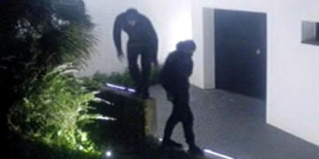 মেসির বাসায় প্রবেশের চেষ্টায় দুই চোর