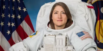 চাঁদে যাবেন কোনো নারী এই প্রথমবারের মত