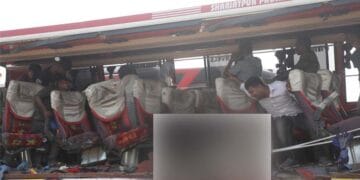 বাস-ট্রাক সংঘর্ষে নিহত ৪