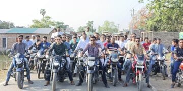 নওগাঁর রাণীনগরে স্থানীয় সংসদ সদস্য আনোয়ার হোসেন হেলালের পক্ষে মোটরসাইকেল শোডাউন