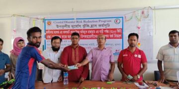 পাইকগাছার দেলুটিতে কাজের বিনিময়ে উপকারভোগীর মাঝে নগদ ৩,৮৫,৫০০টাকা বিতরণ করেন চেয়ারম্যান রিপন