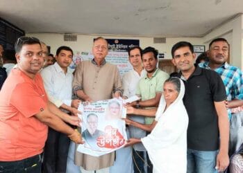 শ্রীমঙ্গলে চা শ্রমিকদের মাঝে ভিজিএফ এর চাল বিতরণ