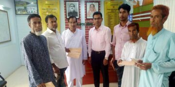 নওগাঁর রাণীনগরে অগ্নিকান্ডে ক্ষতিগ্রস্ত ৮ পরিবারকে আর্থিক সহায়তা প্রদান