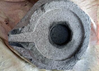 নওগাঁর রাণীনগরে ২০ কোটি টাকা মূলের শিবলিঙ্গ রাখার পাঠাতন উদ্ধার