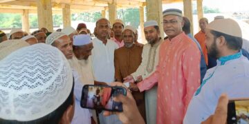 তাহিরপুরের বিন্নাকুলি মসজিদের উন্নয়নে ১০ লক্ষ টাকা অনুদান দিলেন জননেতা সেলিম আহমদ