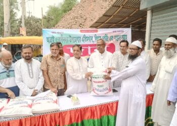 নওগাঁর রাণীনগর ও আত্রাইয়ে ৫৩টি এতিমখানায় এমপির চাল বিতরণ