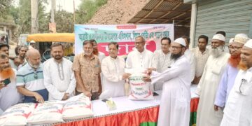 নওগাঁর রাণীনগর ও আত্রাইয়ে ৫৩টি এতিমখানায় এমপির চাল বিতরণ