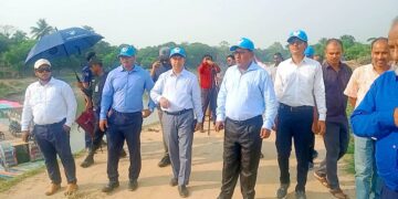 সুনামগঞ্জ হাওরের ফসল রক্ষা বাঁধ পরিদর্শন করলেন জেলা প্রশাসক দিদারে আলম ও পানি উন্নয়ন বোর্ডের উচ্চপদস্থ কর্মকর্তরা