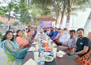 কক্সবাজারে সমূদ্র সৈকতে জবিয়ানদের ইফতার আয়োজন