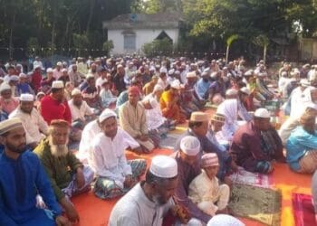 পাইকগাছা গদাইপুর কেন্দ্রীয় ঈদগাহ ঈদুল ফিতরের নামাজ অনুষ্ঠিত
