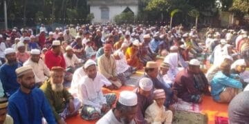 পাইকগাছা গদাইপুর কেন্দ্রীয় ঈদগাহ ঈদুল ফিতরের নামাজ অনুষ্ঠিত