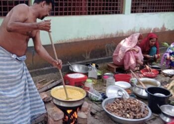 পাইপ লাইন সংস্কারের গ্যাস সরবরাহ বন্ধে  এলাকাবাসীর ভোগান্তি