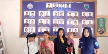 মানসিক ভারসাম্যহীন মেয়েটিকে পরিবারের কাছে হস্তান্তর