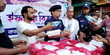 কমলগঞ্জ থানা পুলিশের উদ্যোগে ২শতাধিক দরিদ্রদের মাঝে ইফতার বিতরণ