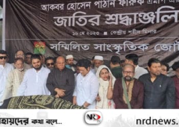 শহীদ মিনারে নায়ক ফারুককে শিল্পী-সাধারণের শেষ শ্রদ্ধা