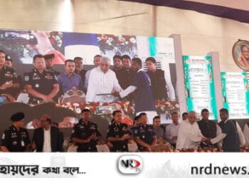 ৩১৫ চরমপন্থী স্বরাষ্ট্রমন্ত্রীর কাছে আত্মসমর্পণ