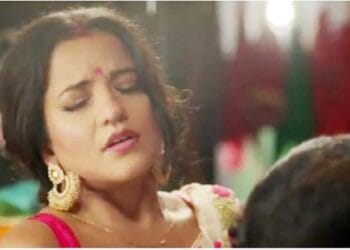 কখনো বসে আবার কখনো দাড়িয়ে, এখনও শরীর ব্যথা: ঝুমা বৌদি