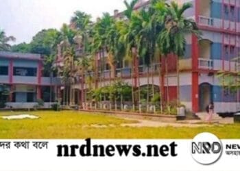 মায়ের লাশ বাড়িতে রেখে চোখ মুছতে মুছতে পরীক্ষার হলে মেয়ে