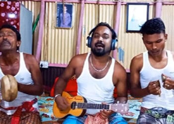 গানে গানে রাস্তার আবেদন জানালেন শিল্পী পাগল হাছান