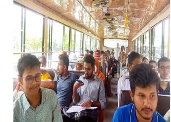 ঢাবির ভর্তি পরীক্ষা: শিক্ষার্থীদের দুর্ভোগ কমাতে ১৫ টি বাসে সেবা দিলো শাবি