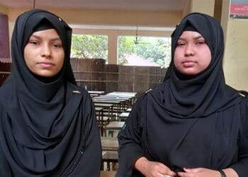 বাড়িতে মায়ের মরদেহ রেখে পরীক্ষা কেন্দ্রে দুই বোন
