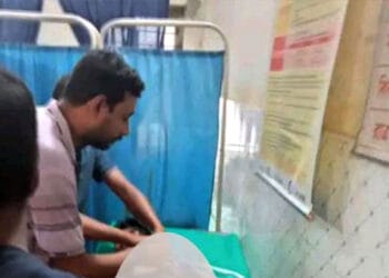 ময়মনসিংহে প্রেমিকের চাচাতো ভাইকে কোপালেন প্রেমিকার চাচা